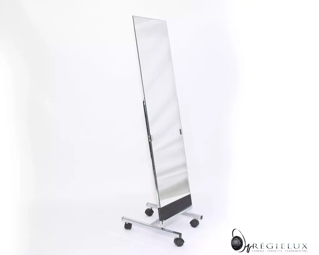 Miroir costumes sur pied